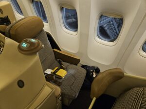 etihad airways 777-300 business class (V1)