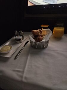 qatar airways bread basket