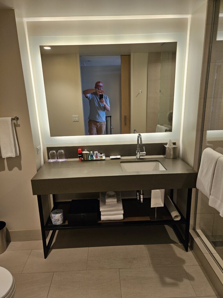 hyatt regency seattle sink mirror bathroom