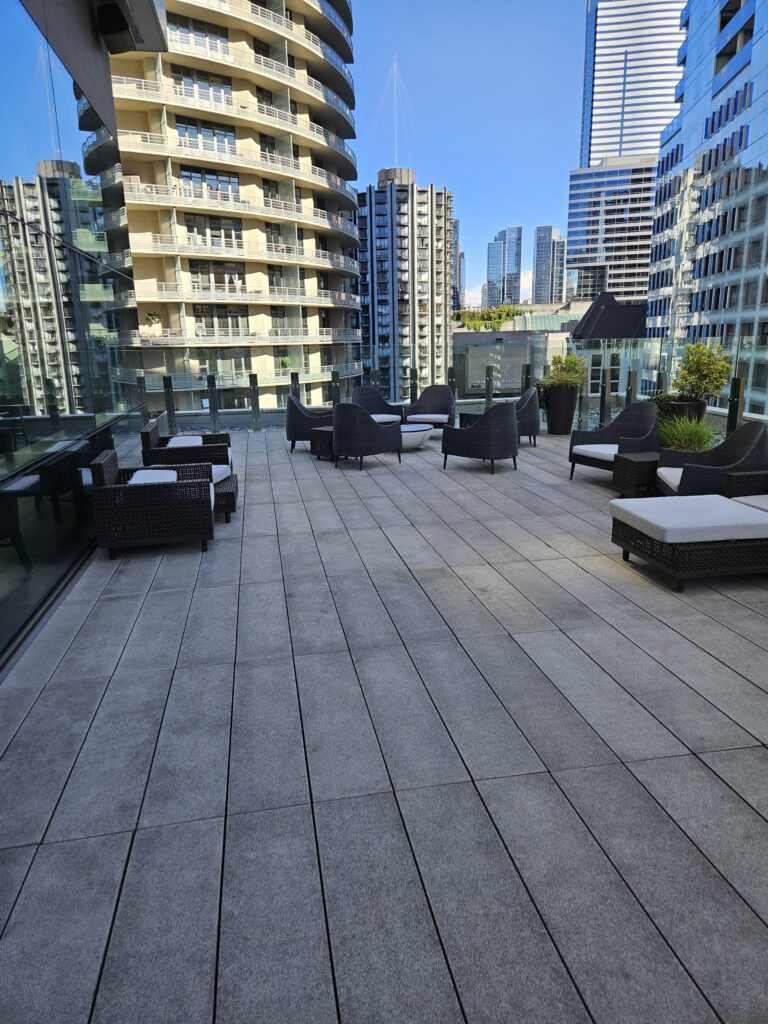 hyatt regency seattle club lounge outdoor terrace