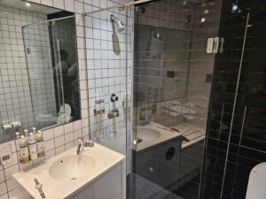 Upper class virgin atlantic business class shower arrivals lounge london heathrow