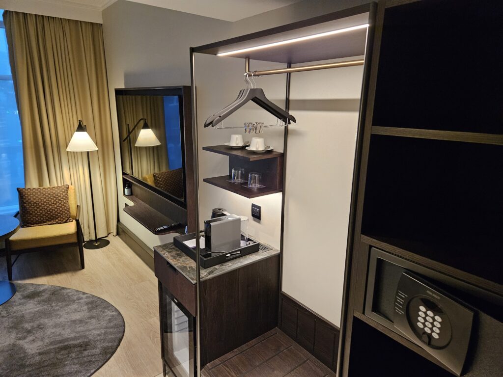 hyatt regency london blackfriars closet