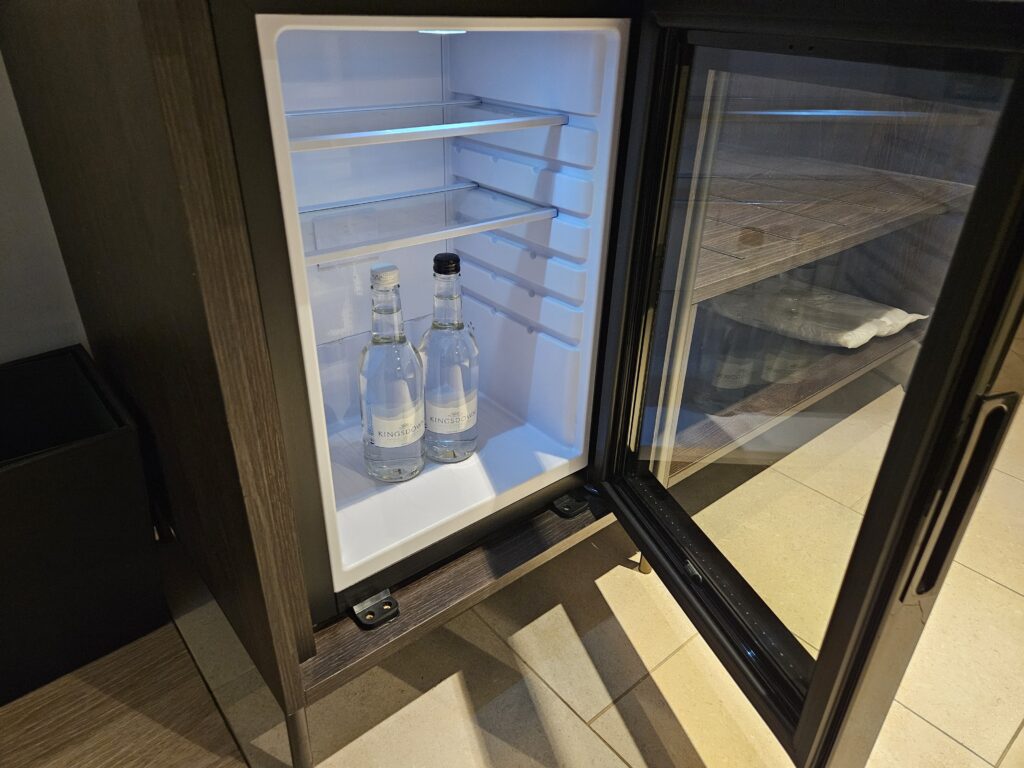 hyatt regency london blackfriars king room minifridge mini fridge free water