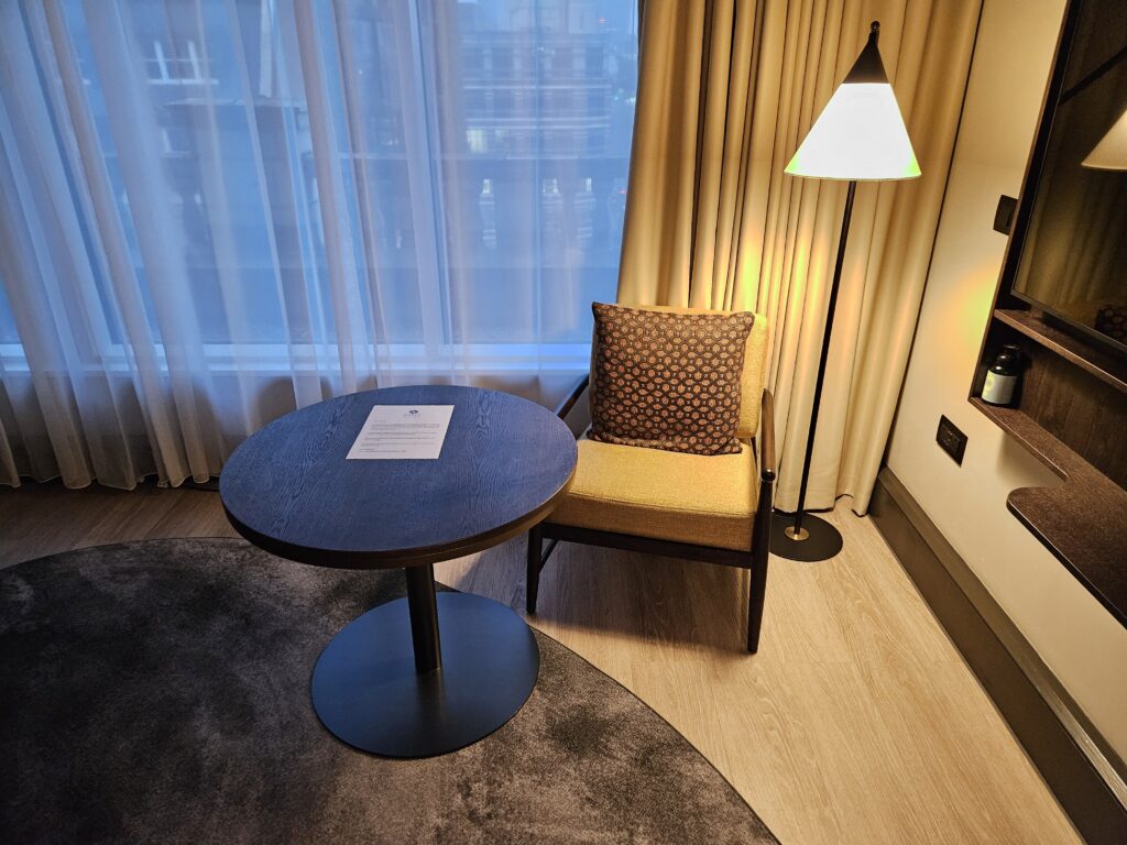 table chair desk hyatt regency blackfriars london