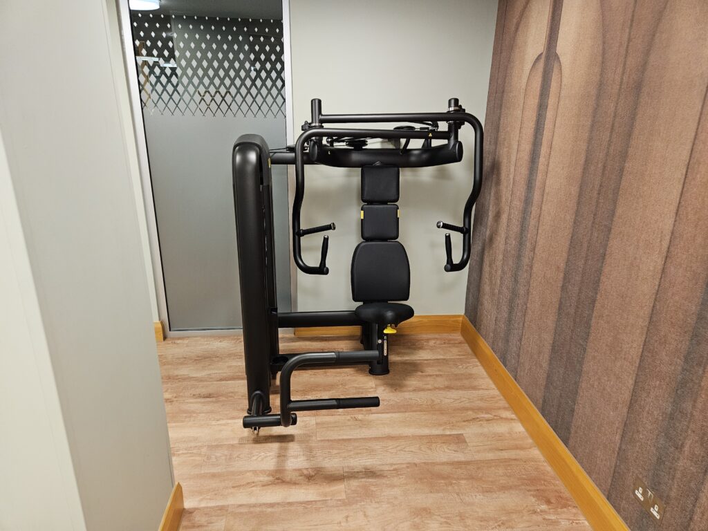 hyatt regency london blackfriars chest press gym exercise