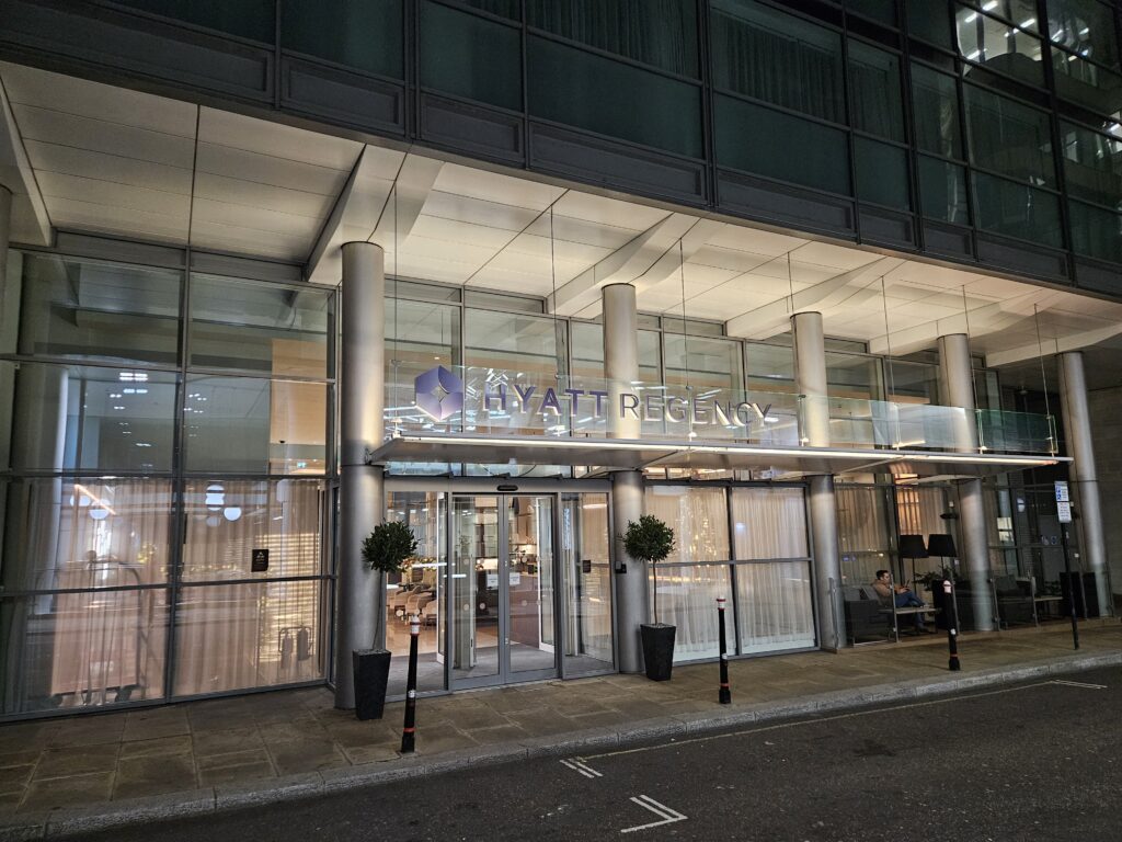 main entrance taxi entrance london hyatt regency blackfriars