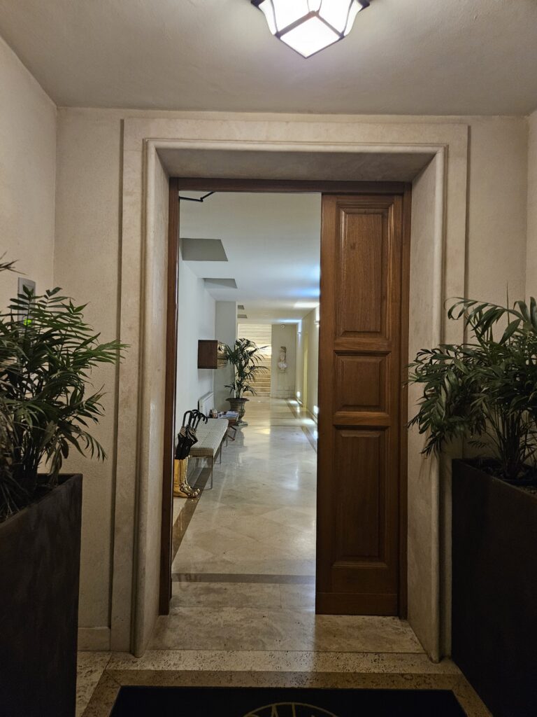 palm suites rome entrance view into hallway