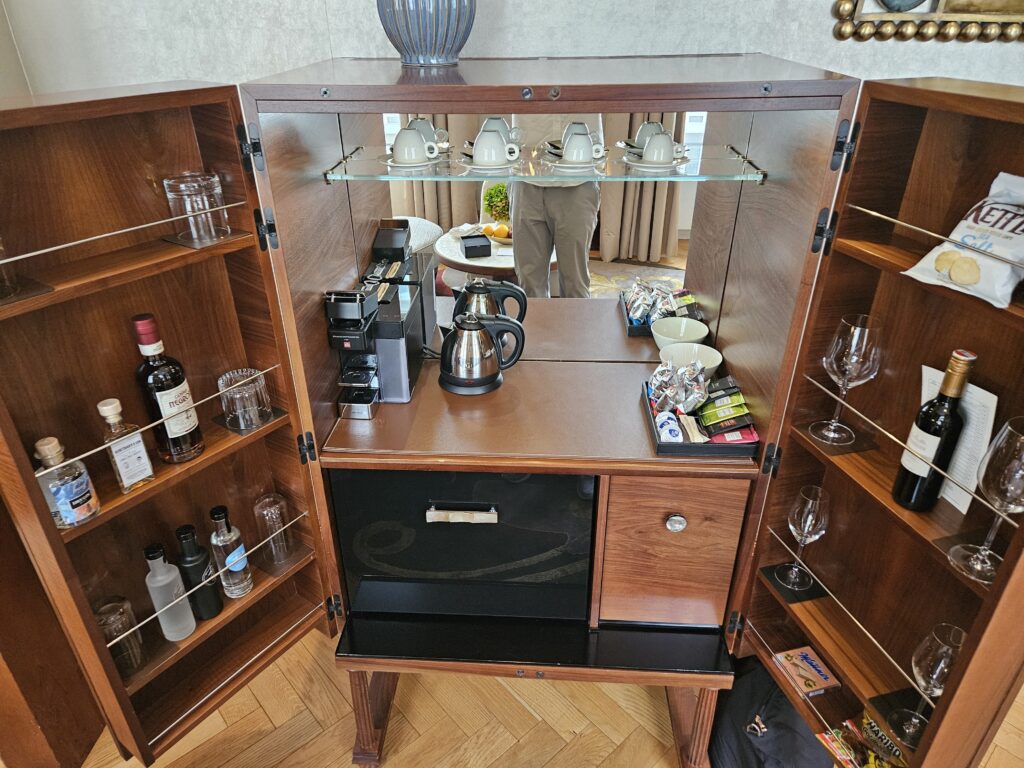 park hyatt vienna park suite deluxe minibar espresso kettle nespreso free paid mini bar