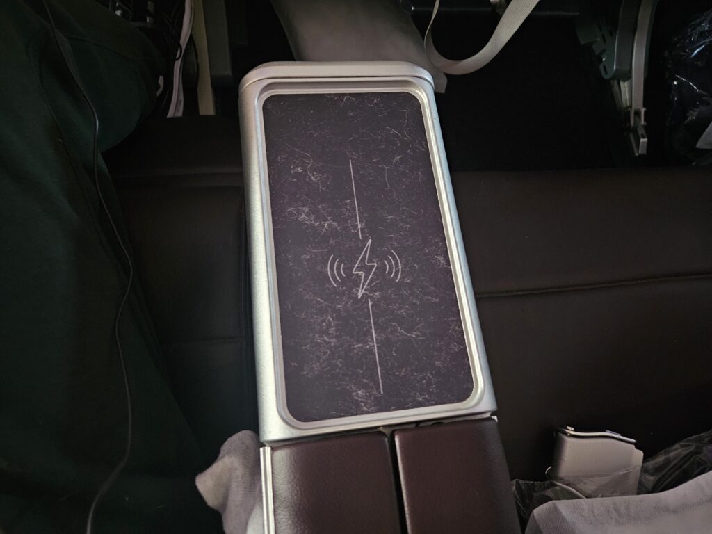 wireless charger virgin atlantic premium economy a330