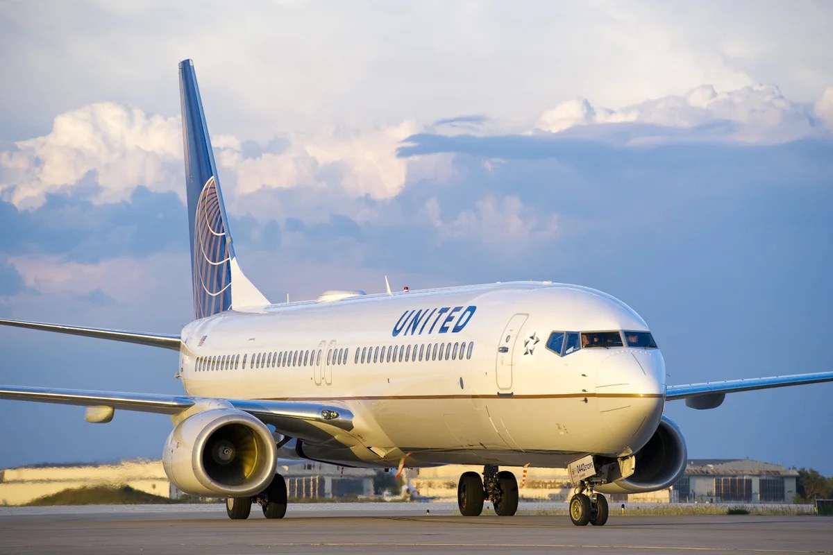 Featured image for “United Airlines To Offer Passengers Free In-Flight Wi-Fi With Starlink”